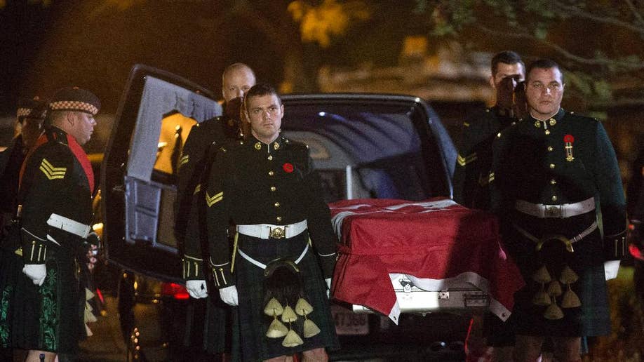 Canadians Return To Reopened Grounds Of Parliament Hill Days After Gunman Killed Soldier Fox News 2939