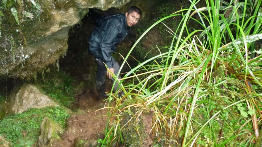 0be57c53-Peru Trapped in Cave