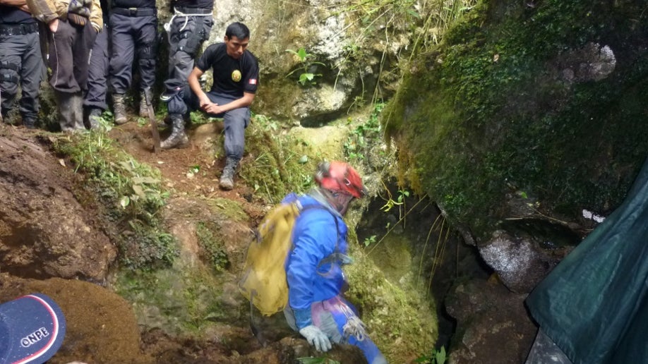 7863522c-Peru Trapped in Cave