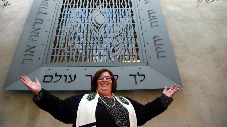 Reform Jewish Rabbis In America Install First Openly Lesbian President 
