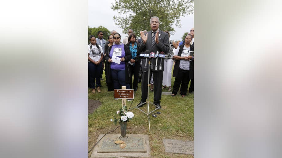 Emmett Till Relatives Gather At Grave 60 Years After Murder That