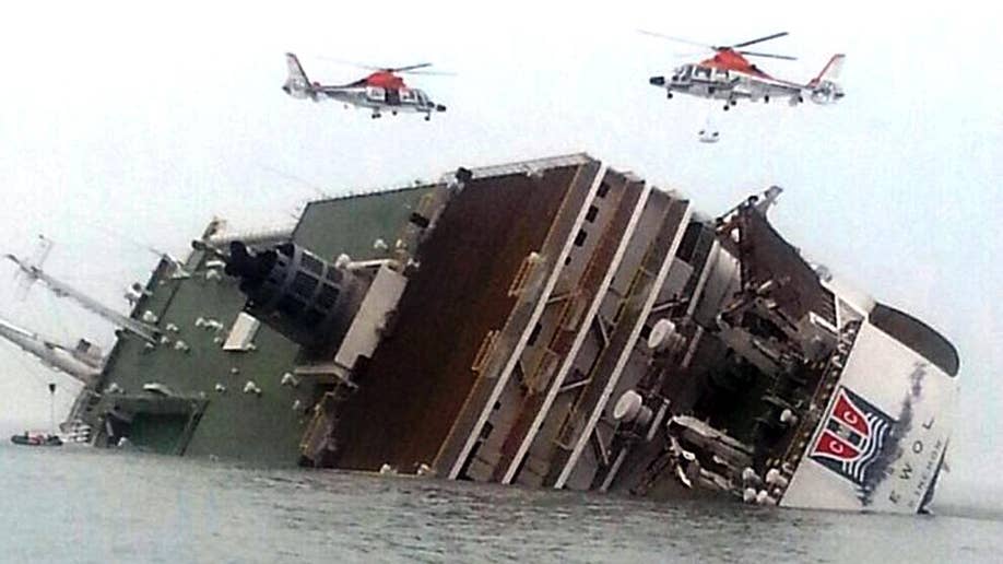 Biaya besar dan bahaya menanti upaya Korea Selatan untuk mengangkat kapal feri Sewol setahun setelah tenggelam