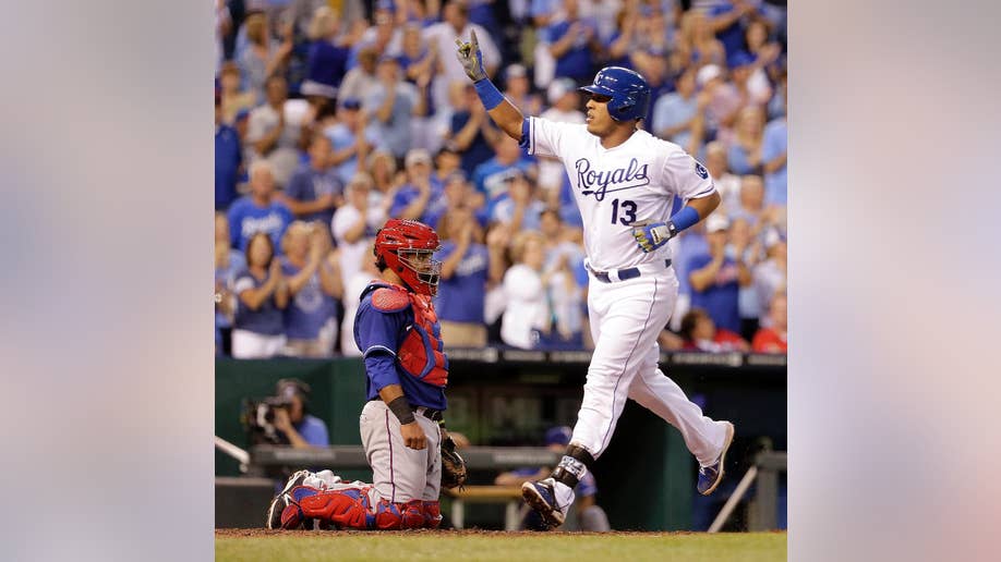 Perfumed Royals catcher Salvador Perez doesn't want to make a stink in World  Series
