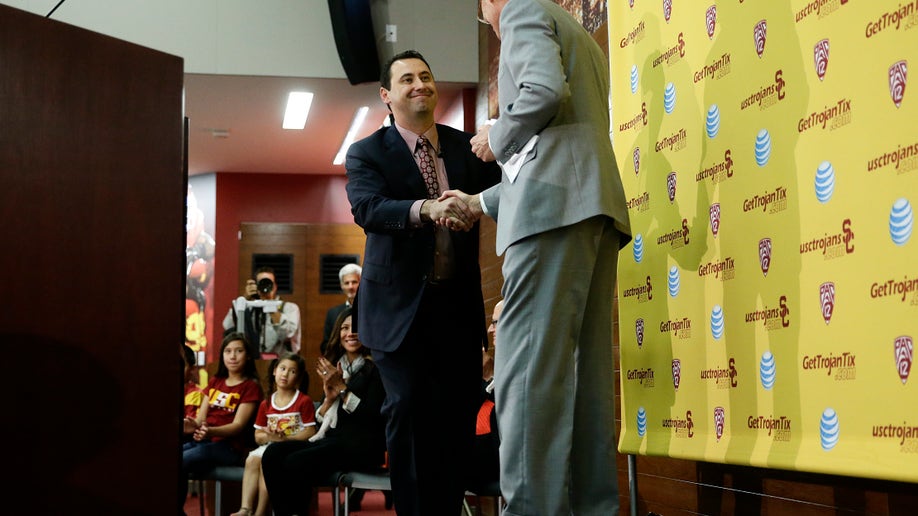 84042668-USC Sarkisian Football