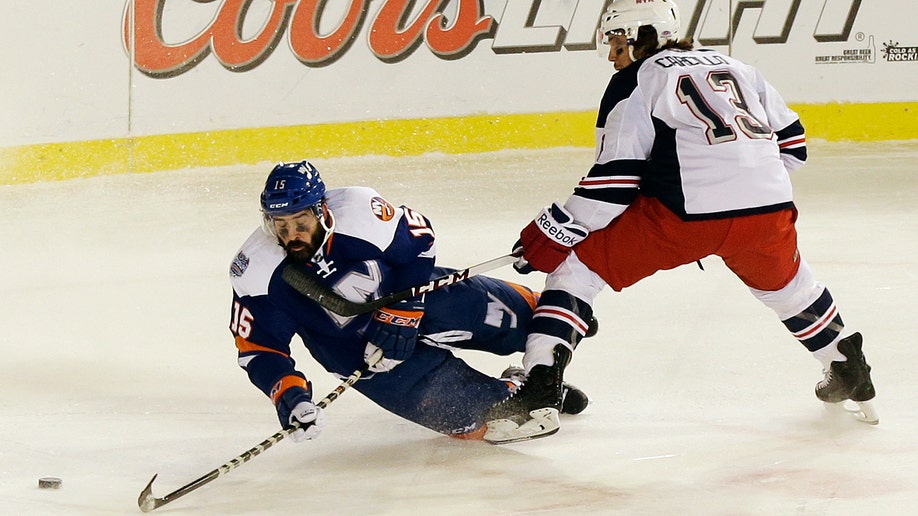 Rangers edge Islanders 2-1 at Yankee Stadium