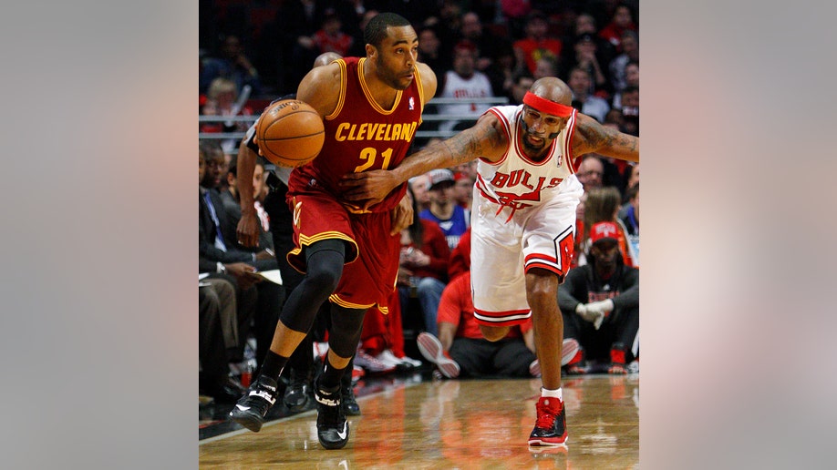 7e3a4ed7-Cavaliers Bulls Basketball