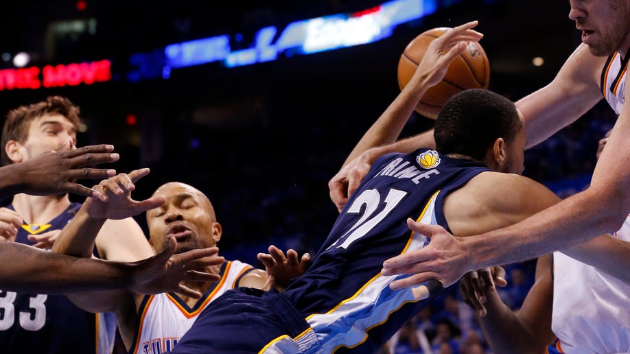 5e328ad4-Grizzlies Thunder Basketball