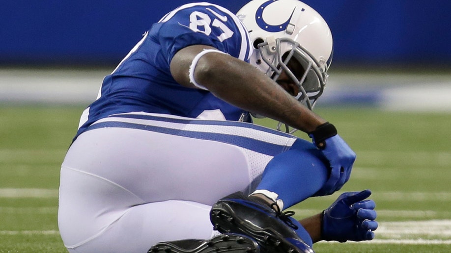 5dbaf589-Broncos Colts Football