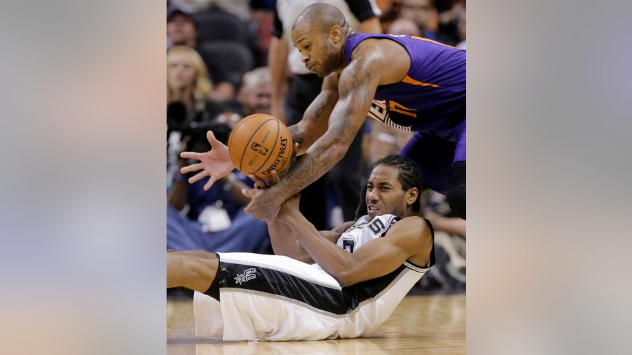 b1092823-Suns Spurs Basketball