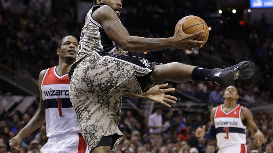 dcf89e9a-Wizards Spurs Basketball