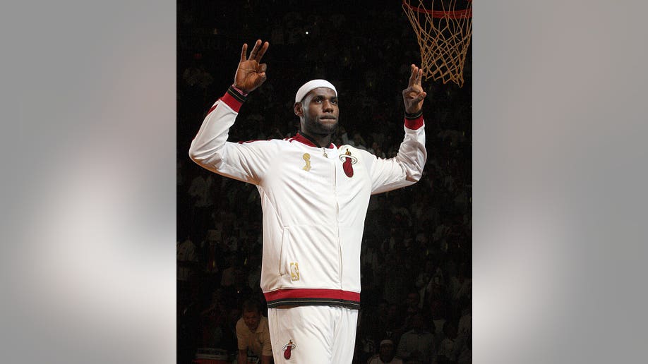 a6e1b089-Bulls Heat Basketball