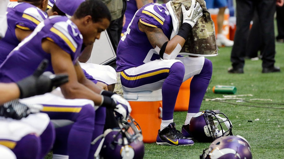 d762e6a1-Vikings Cowboys Football