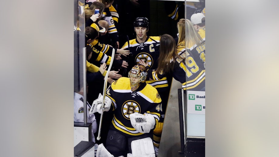 8ef25dea-Bruins Scrimmage Hockey