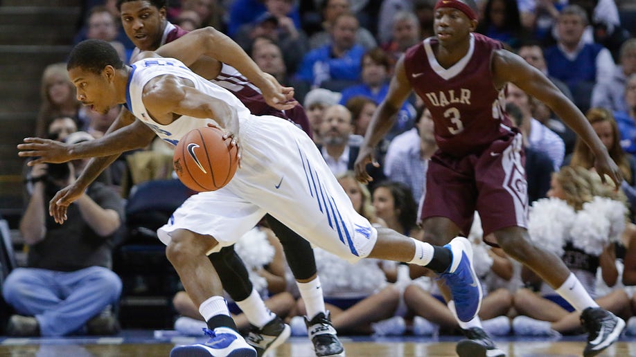 7c6cd031-UALR Memphis Basketball