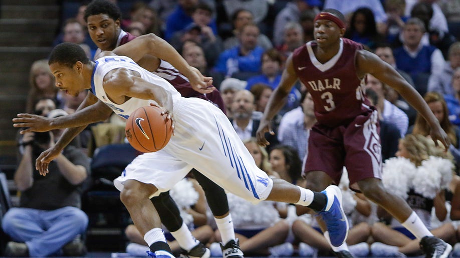 7c6cd031-UALR Memphis Basketball