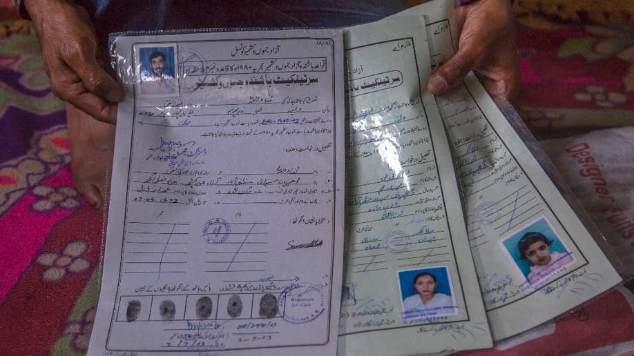 Mantan pemberontak Kashmir, keluarganya tinggal tanpa kewarganegaraan di rumah mereka sendiri