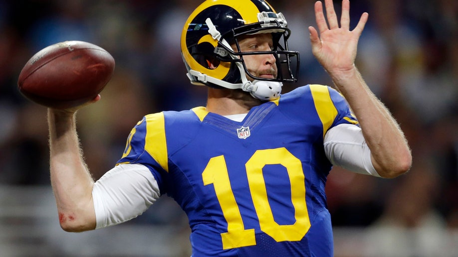 7de1570d-Titans Rams Football