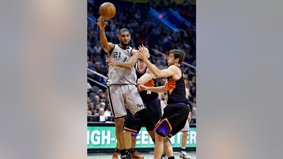 1c1bc737-Spurs Suns Basketball
