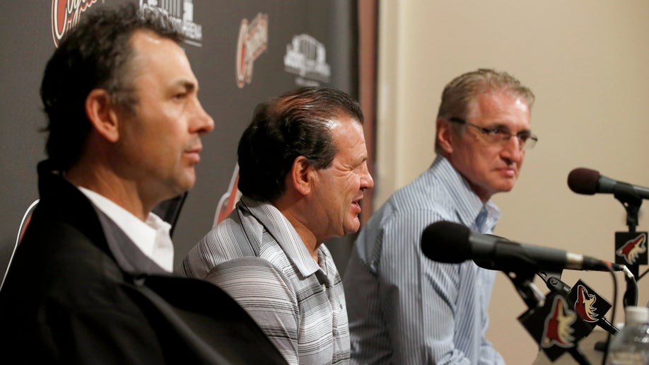 38b8505b-Coyotes Miracle On Ice Team Hockey