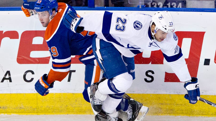 f2a2d3e3-Lightning Oilers Hockey