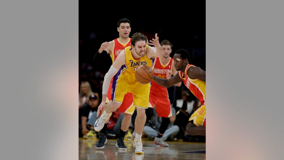 d8d16364-Rockets Lakers Basketball