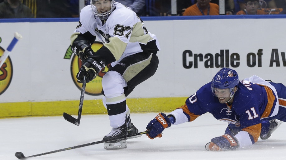 73d4da03-Penguins Islanders Hockey