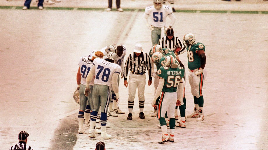 dec1d135-Pick Six Thanksgiving Memories Football