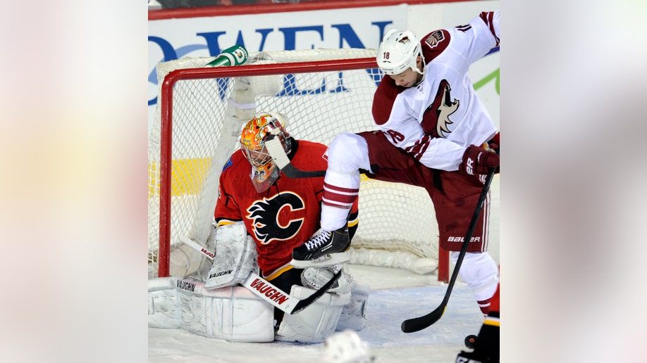 9e4b05e0-Coyotes Flames Hockey