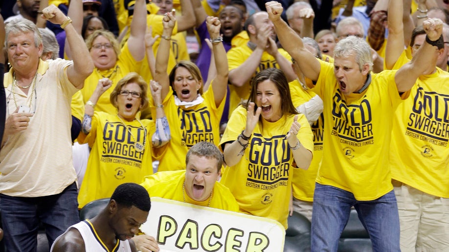 Pacers close with 166 run, beat Heat 9992 to tie Eastern Conference