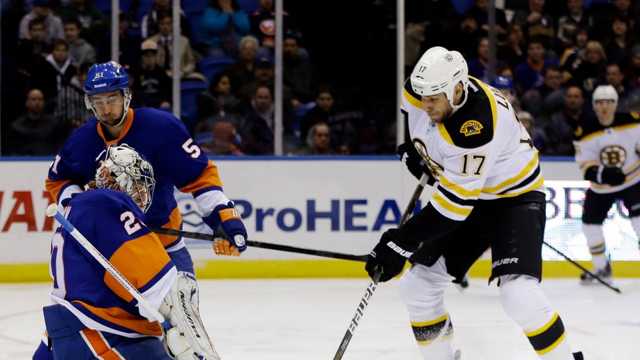 Bruins Islanders Hockey