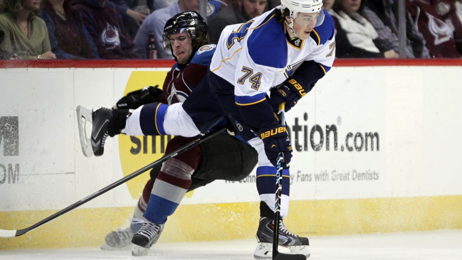 b85832ff-Blues Avalanche Hockey