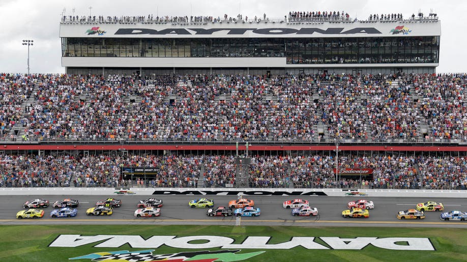 4ce7f455-NASCAR Daytona 500 Auto Racing