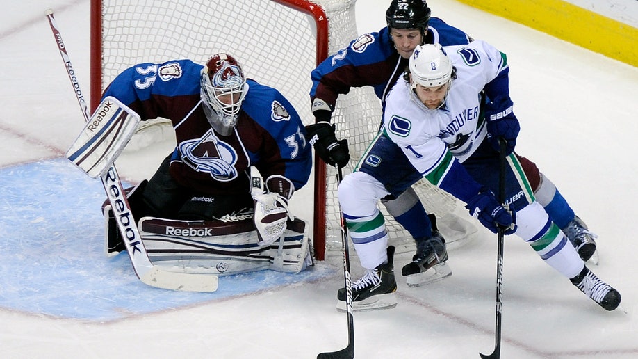 e4b5da3b-Canucks Avalanche Hockey