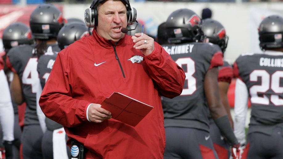 365ccbaf-Mississippi St Arkansas Football