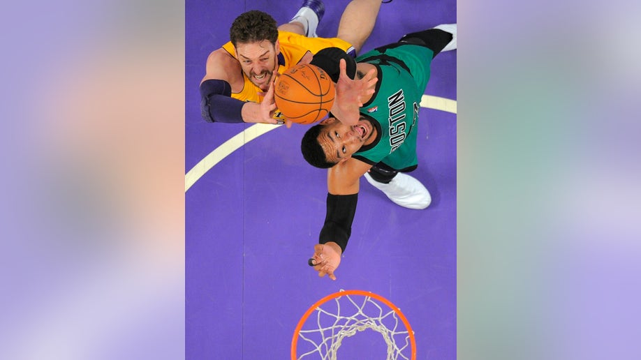04700ab3-Celtics Lakers Basketball