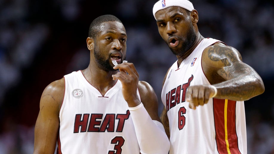 c4db16ba-Bulls Heat Basketball