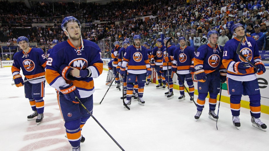 93e023e9-Penguins Islanders Hockey
