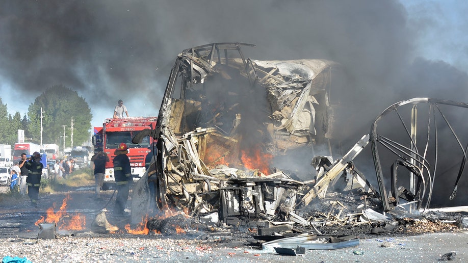 d59359d7-Argentina Bus Crash