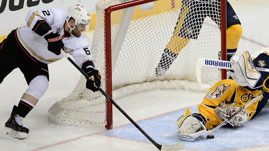 ea303474-Ducks Predators Hockey