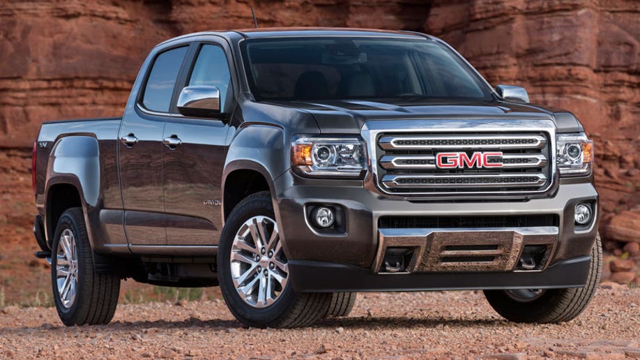 2015 GMC Canyon SLT Crew Cab Long Bed Front Three Quarter in Bronze Alloy Metallic