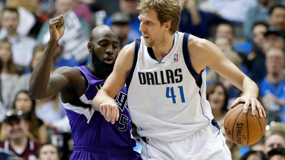 caa04157-Kings Mavericks Basketball