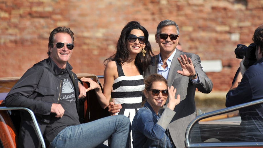 b7e3cc3e-CLOONEY-BODA