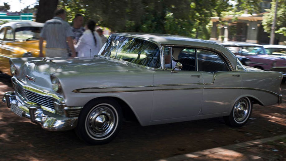 16876186-Cuba Classic Cars Photo Gallery