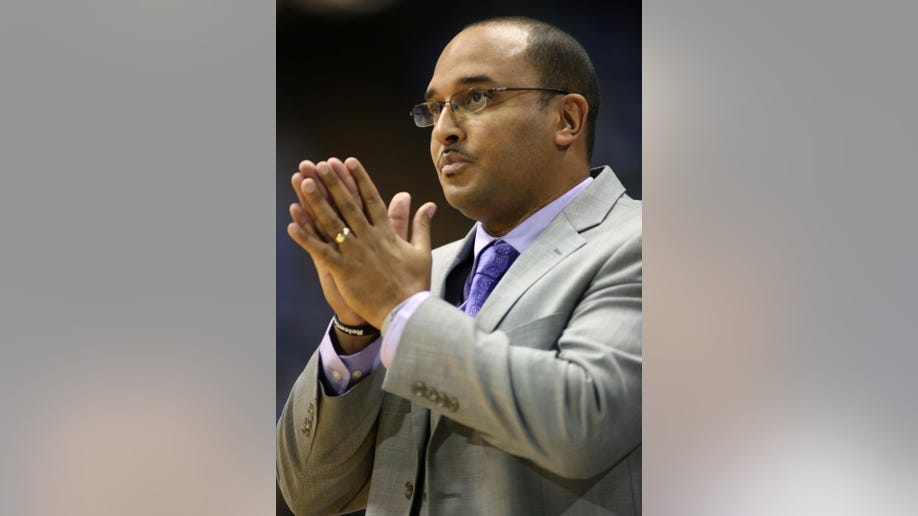 37451dbf-Holy Cross N Carolina Basketball