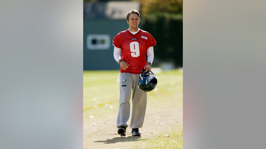 d2b215e1-Eagles Foles Football