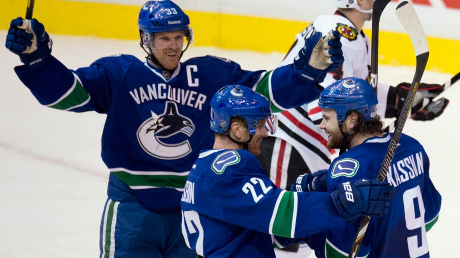 286099d7-Blackhawks Canucks Hockey