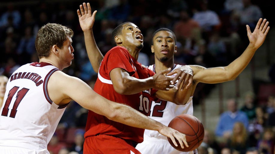 3f4ddcff-N Illinois UMass Basketball