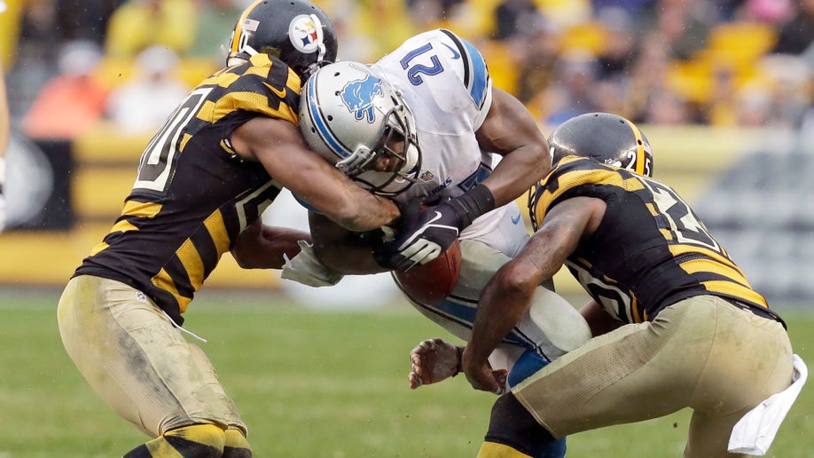 7871b027-Lions Steelers Football