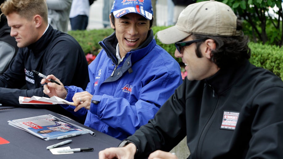 6f94b24e-IndyCar Indy 500 Auto Racing