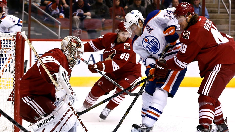 Oilers Coyotes Hockey